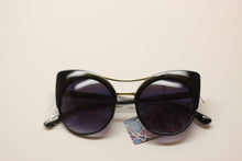 Load image into Gallery viewer, Retro Women CatEye Sunglasses , Gradient Lens, Black. - Bili&#39;s Bougie Boutique
