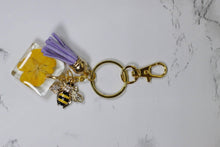 Load image into Gallery viewer, Bee charm and flower keychain - Bili&#39;s Bougie Boutique
