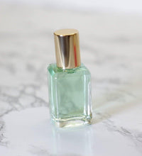 Load image into Gallery viewer, Fragrant body oil in bougie green - Bili&#39;s Bougie Boutique
