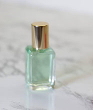 Load image into Gallery viewer, Fragrant body oil in bougie green - Bili&#39;s Bougie Boutique
