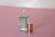 Load image into Gallery viewer, Fragrant body oil in bougie green - Bili&#39;s Bougie Boutique
