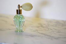 Load image into Gallery viewer, Fragrant body oil in bougie green - Bili&#39;s Bougie Boutique
