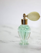 Load image into Gallery viewer, Fragrant body oil in bougie green - Bili&#39;s Bougie Boutique
