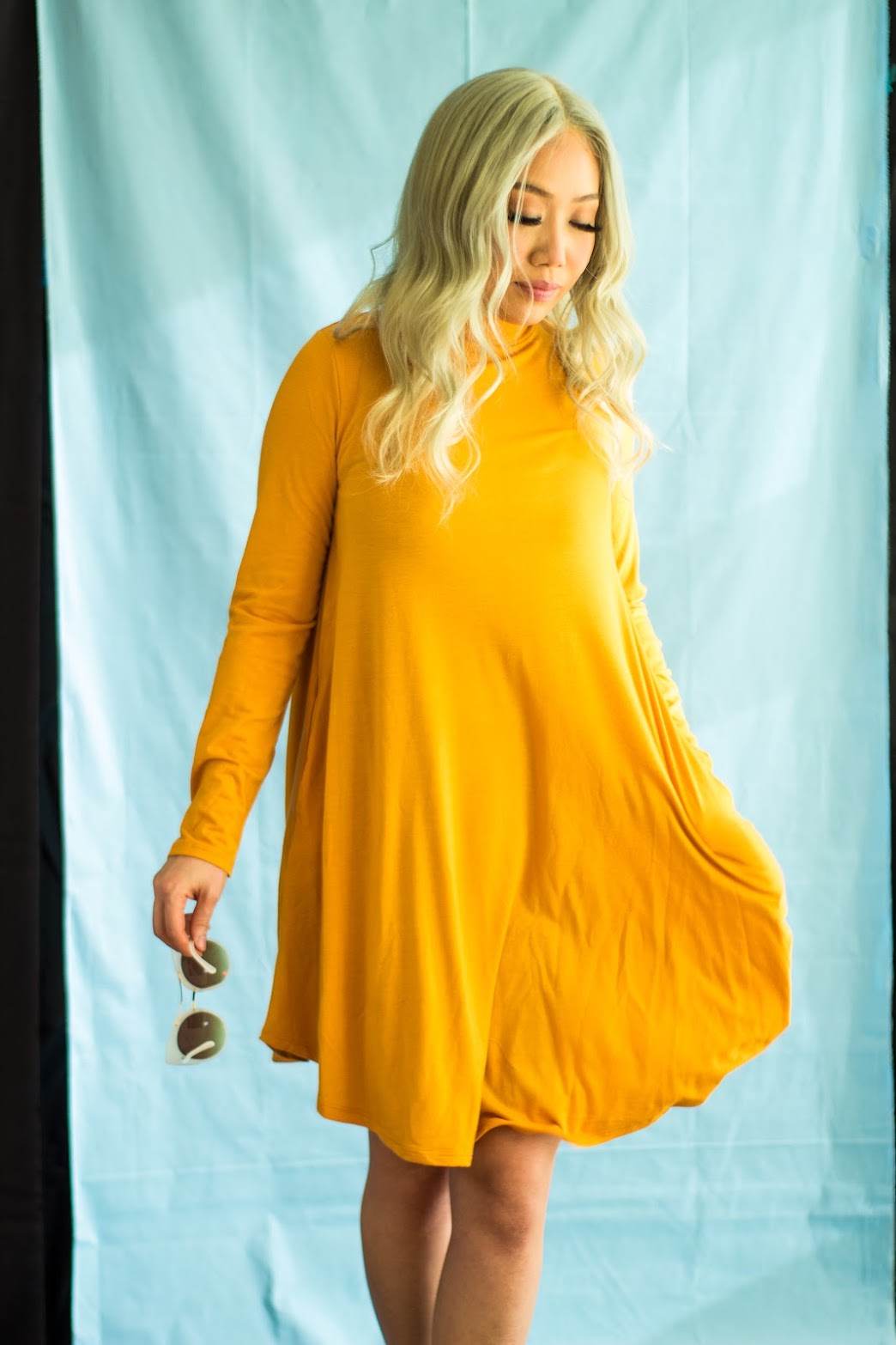 MINI MOCK NECK  LONG SLEEVE DRESS WITH POCKETS. COLOR MUSTARD