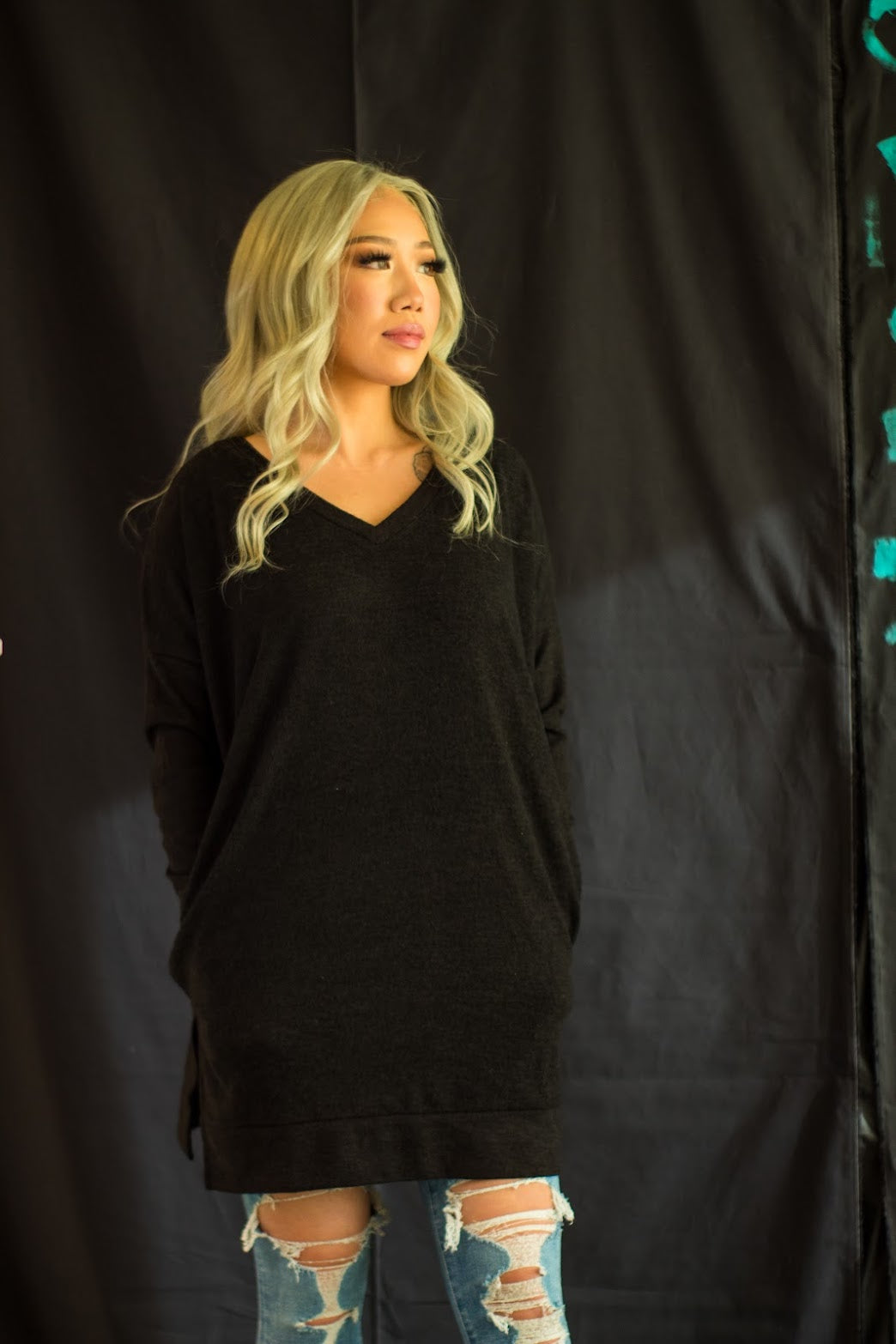 V-NECK BRUSHED MELANGE SWEATER WITH POCKETS IN BLACK